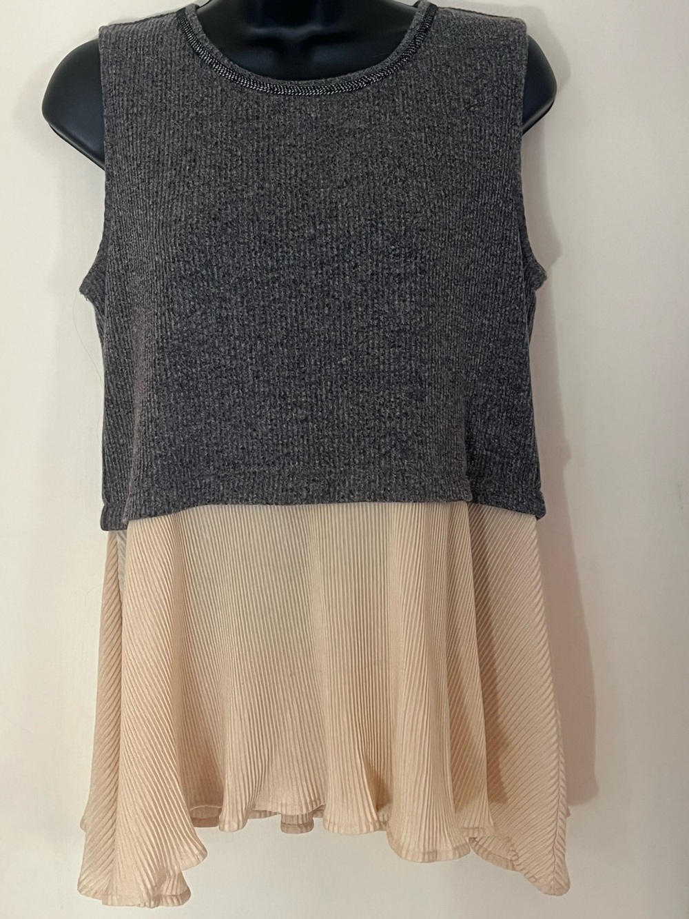 THML Ribbed Knit Scoop Neck Top - Gray with Black Trim